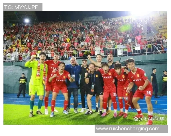 足球巨星为球迷送裤子暖心行动引发热议